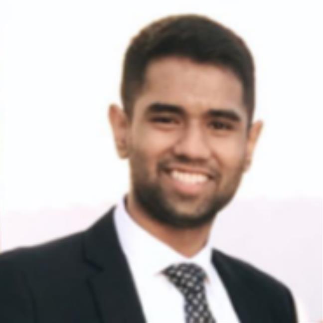 mustafa tariq headshot