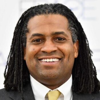 shawn warren headshot